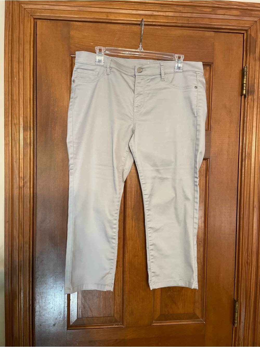 Soho New York & Company Crosby Slim Leg Crop Jeans in Gray, Size 12